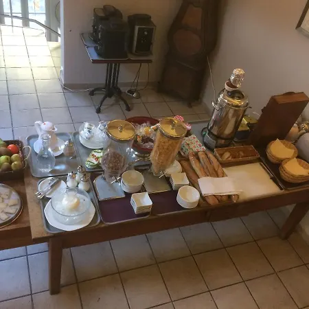 Hotel Logis Du Commerce Volvic