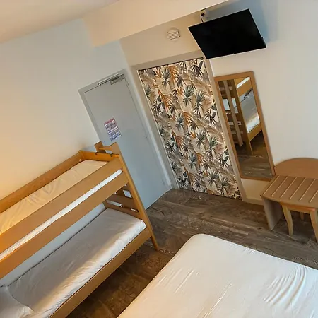Logis Du Commerce Hotel 3*