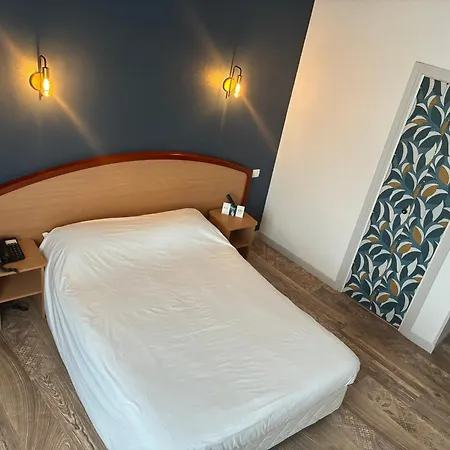 Hotel Logis Du Commerce 3*