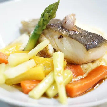 Logis Du Commerce Otel 3*