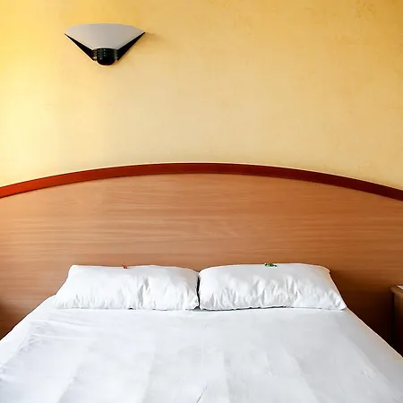 Otel Logis Du Commerce Volvic