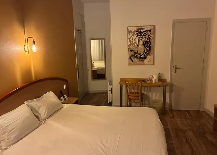 Hotel Logis Du Commerce Volvic