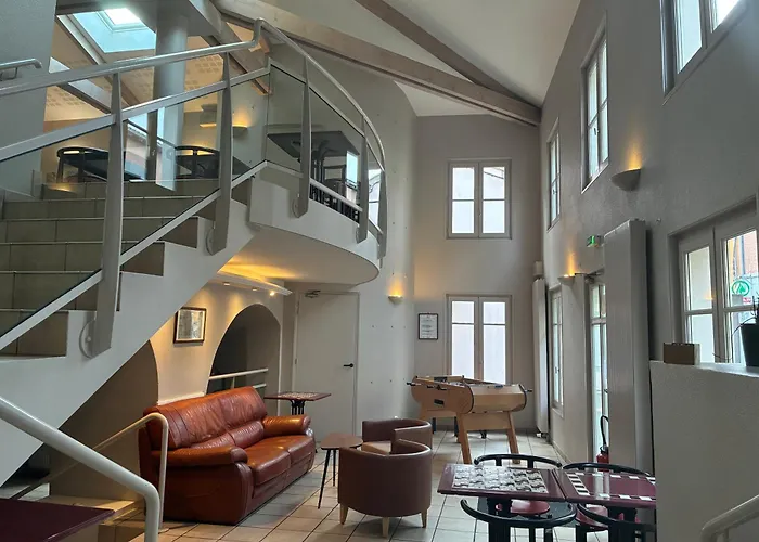 Logis Du Commerce Hotel