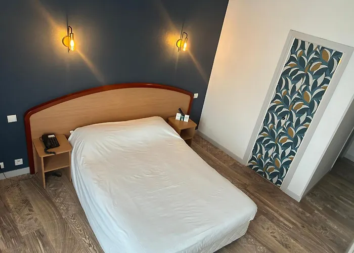 Hotel Logis Du Commerce 3*